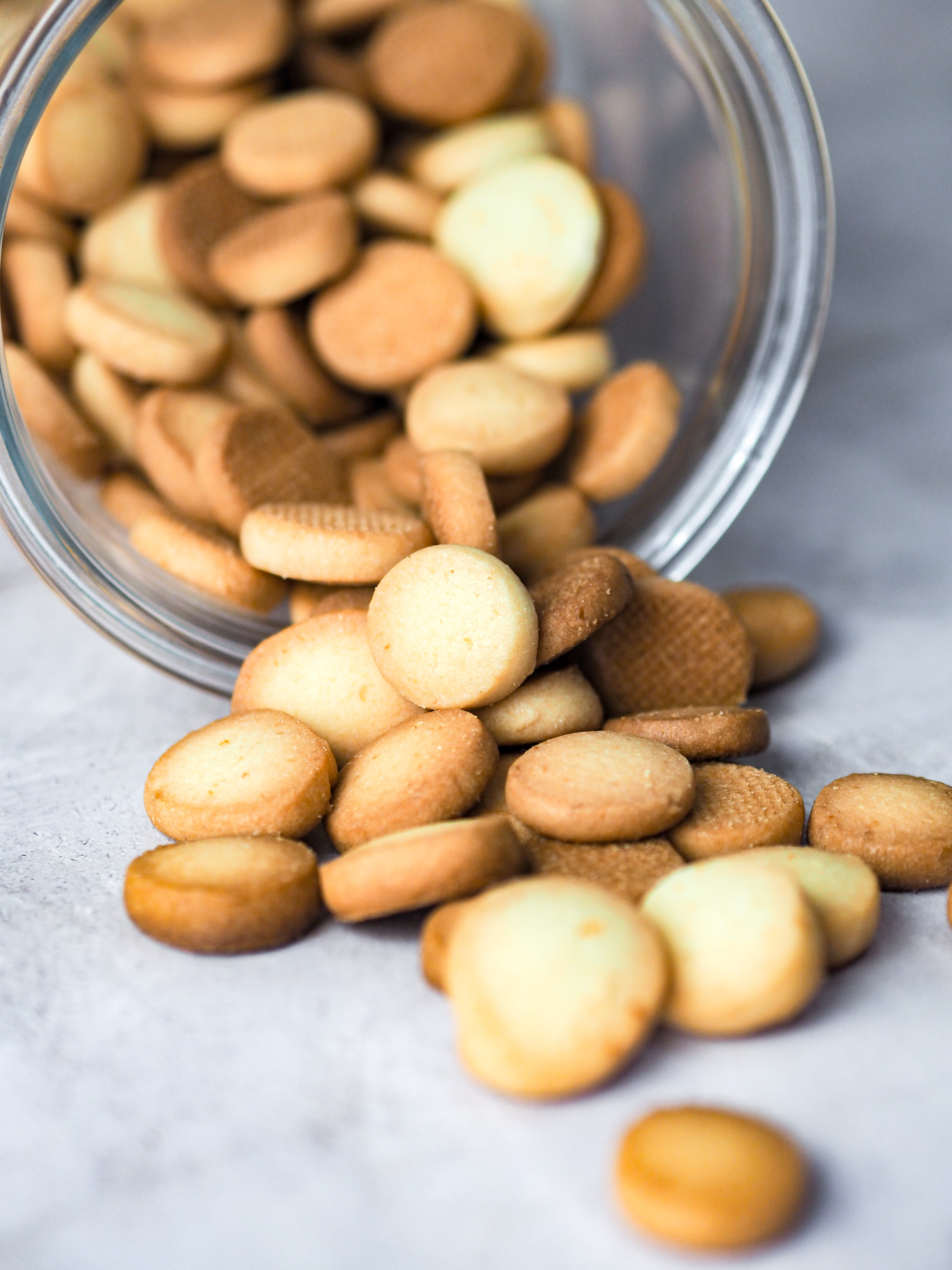 Mini crumbly lemon cookies