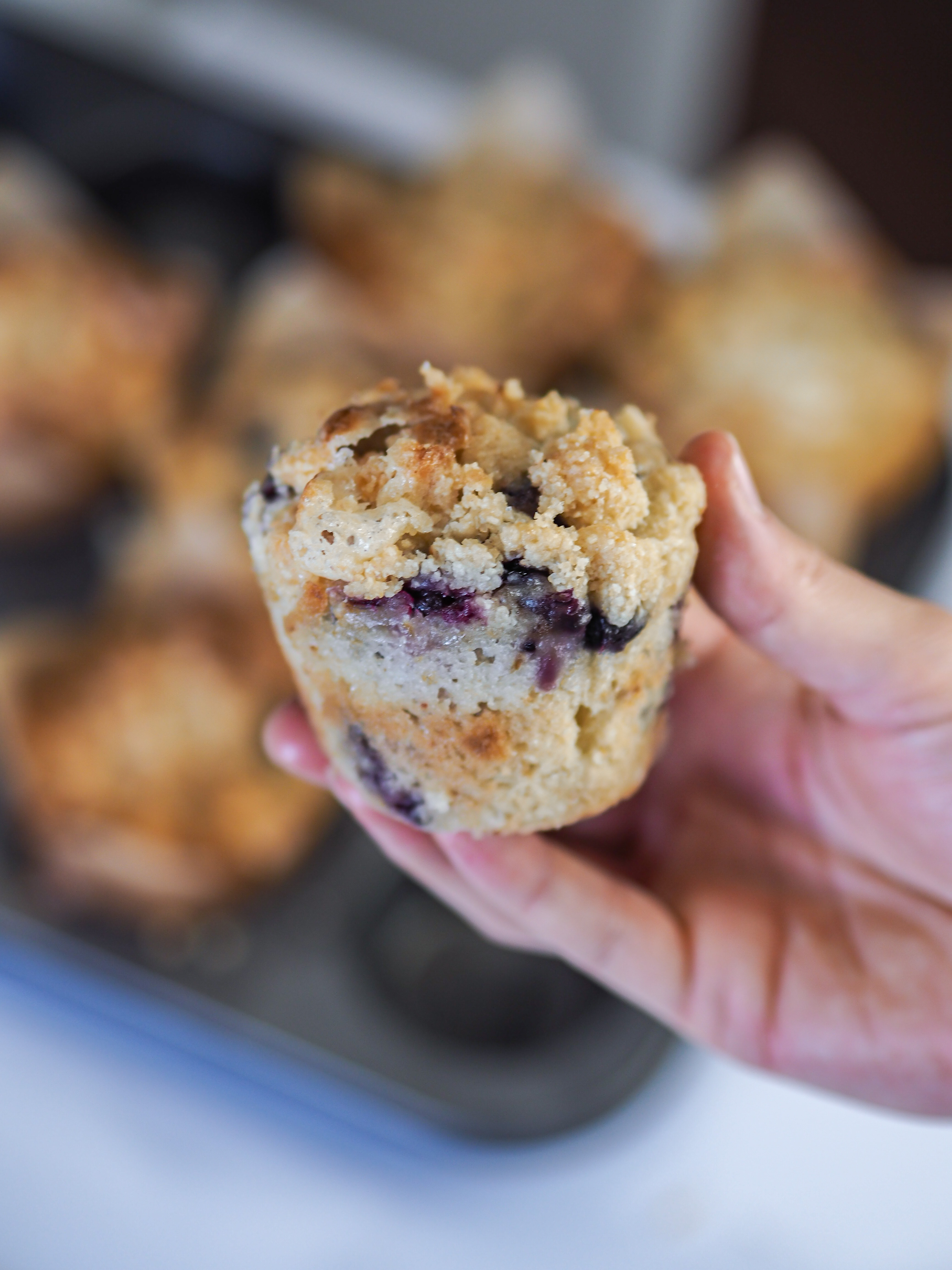 Blueberry and White Chocolate Muffins with Crumble