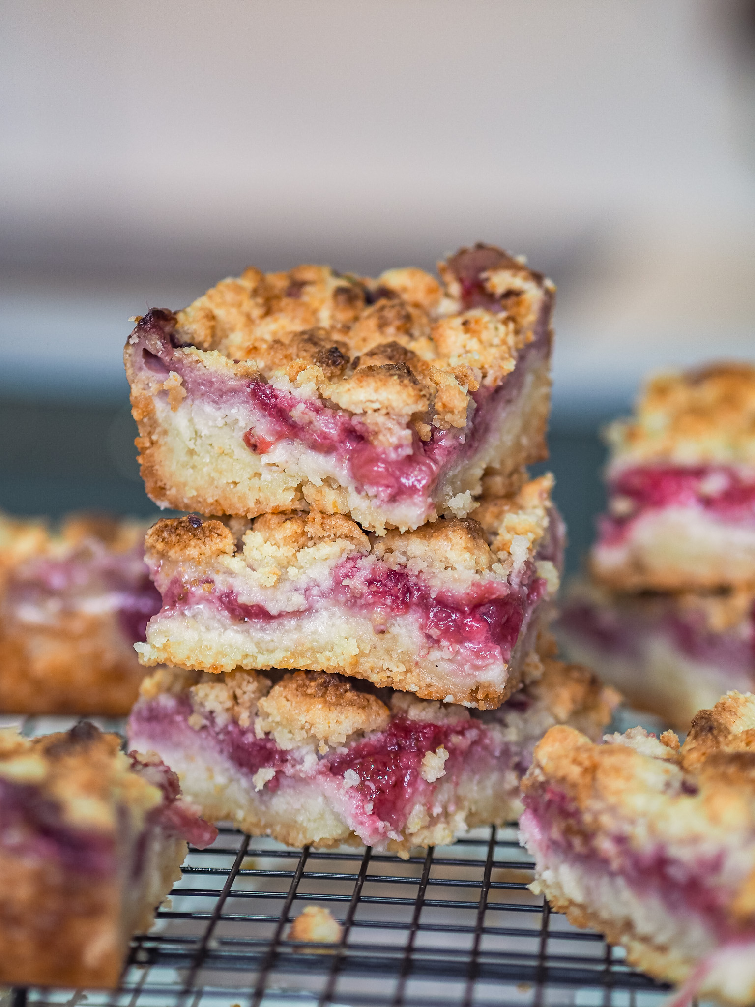 Strawberry Crumble with Cream Cheese